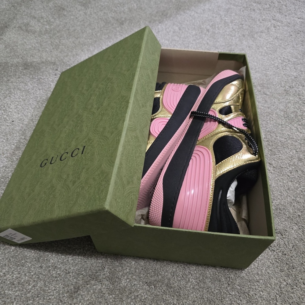 Gucci Women's Pink and Gold Sneakers